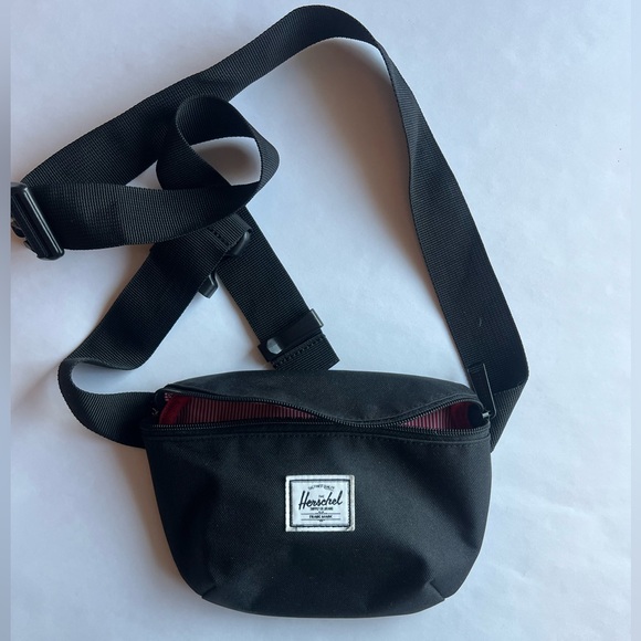 HERSCHEL Supply Company Black Belt Bag with Red Interior - Picture 2 of 4